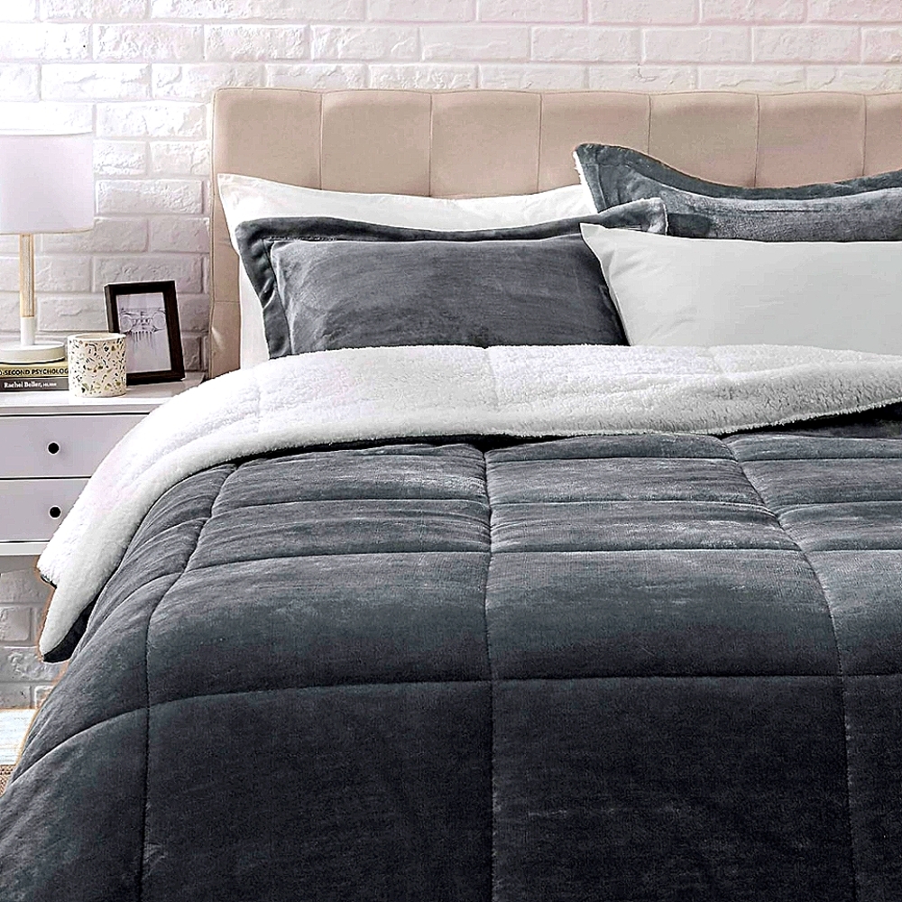 COPY - Brand new Velvet Bedding set sealed box